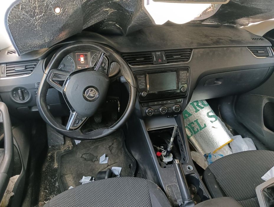 Chapeleira Da Mala Skoda Octavia