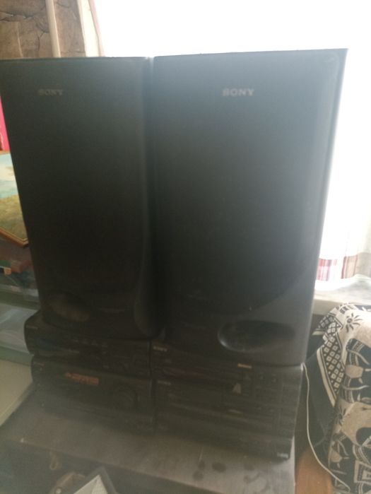 Colunas Sony com aparelhagem