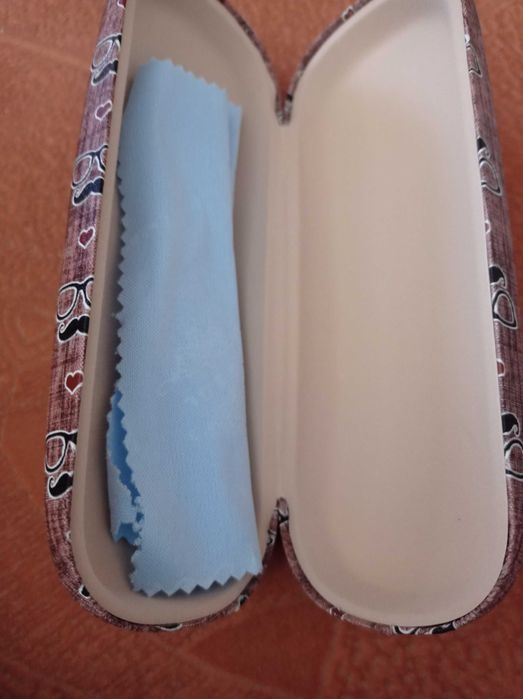 Футляр для окулярів