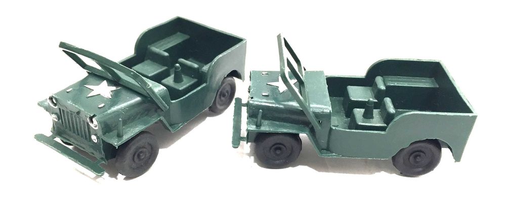 2 x Jeeps em plástico antigos