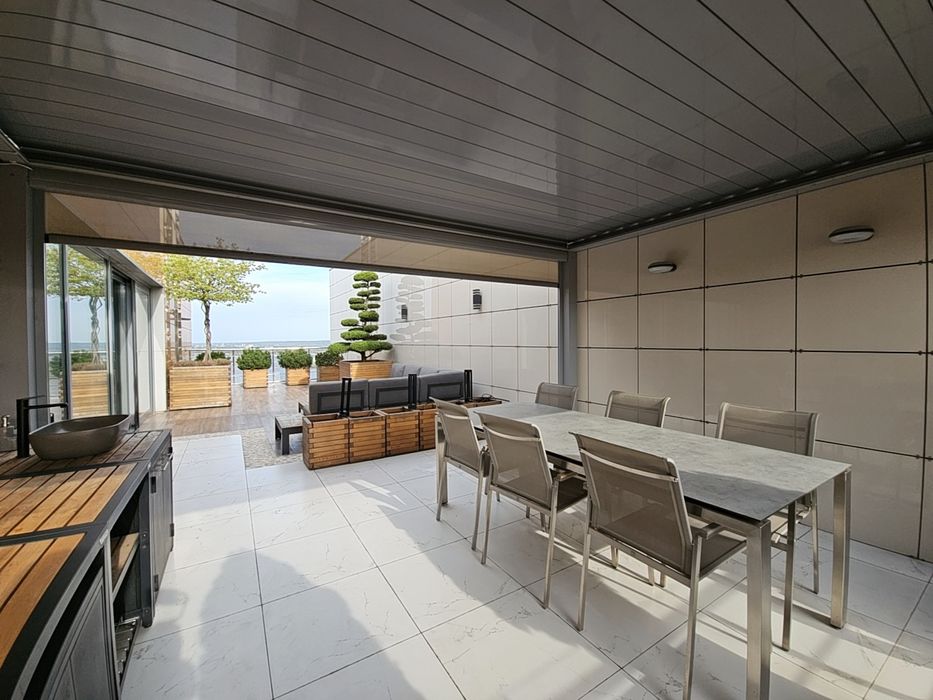 Продаётся эксклюзивная квартира с террасой в центре с паркоместами