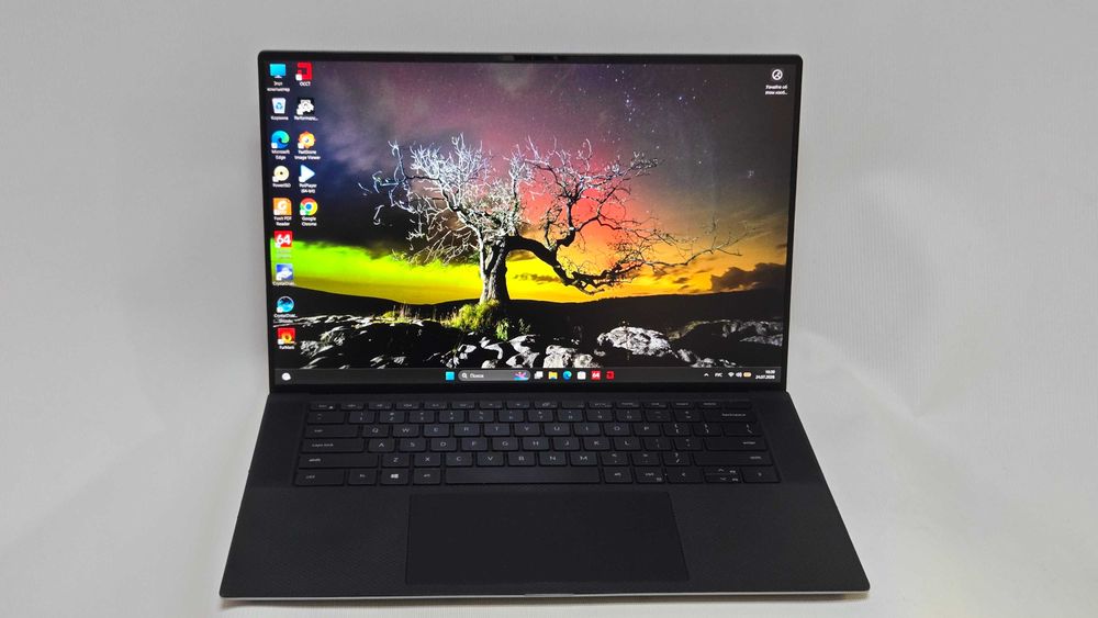 Dell Precision 5550 15.6" IPS i7-10850H 16GB 256GB nVidia Quadro T1000 4 GB GDDR5,
