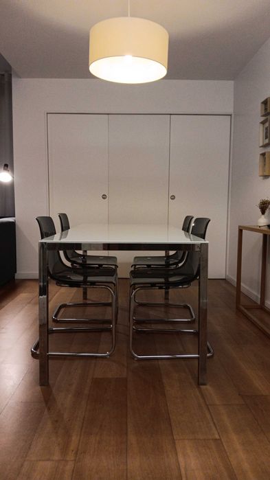 Mesa Torsby e Cadeiras Tobias Ikea