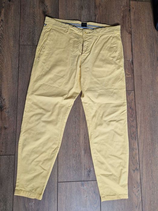 Calcas chinos amarelas decenio 44