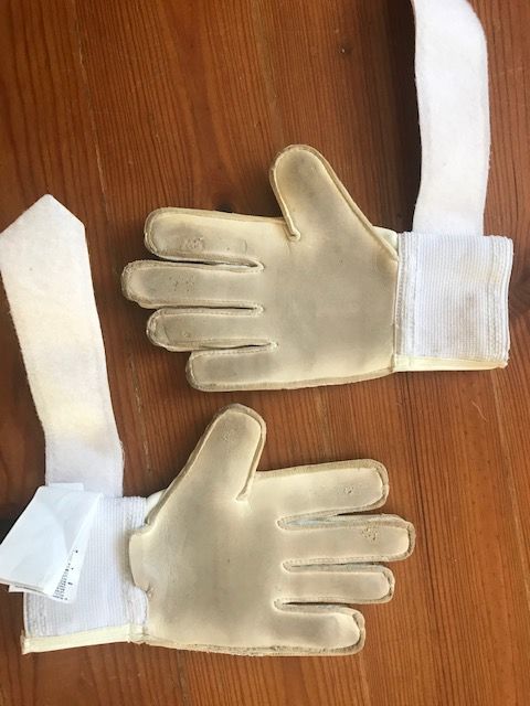 Luvas Guarda redes Futebol criança ADIDAS tam 4 - Usadas mas estimadas