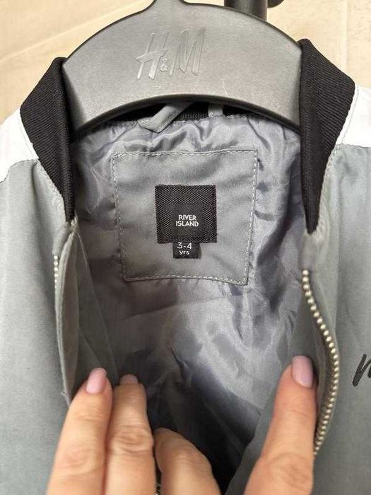 Стильна курточка/вітровочка на хлопчика river island