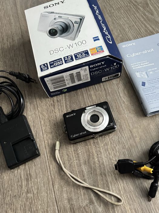 Цифровий фотоапарат Sony DSC W100