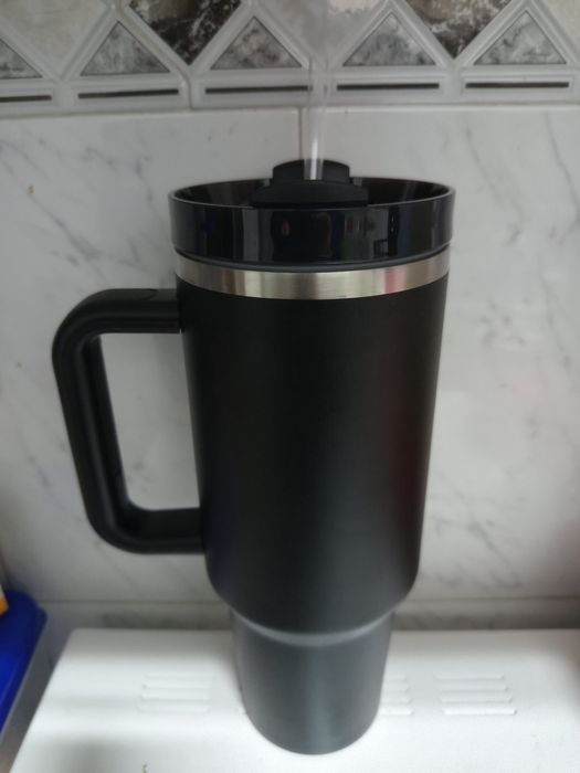 Caneca Térmica em Aço Inoxidável com Alça e Tampa – 40 oz (~1,2 L)