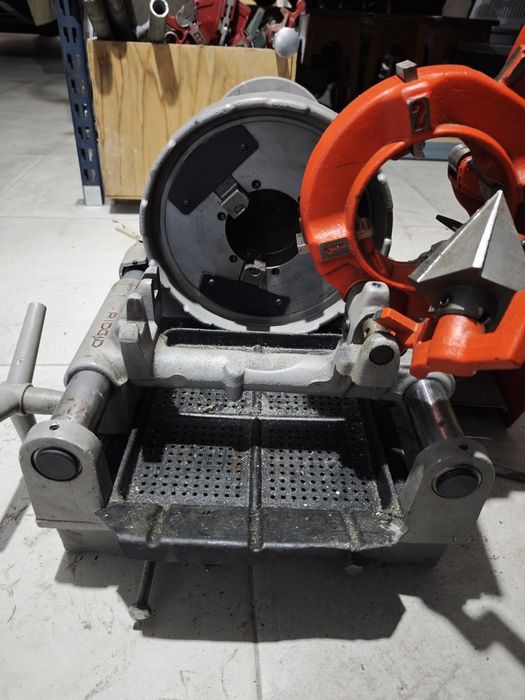 Torno eléctrico de abrir roscas Ridgid