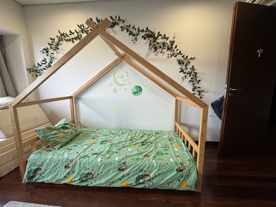 Cama criança tipo casa