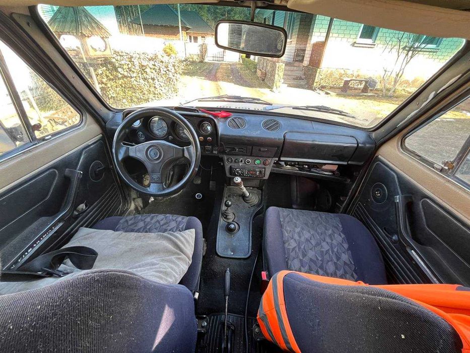 Автомобіль ВАЗ 2121 НИВА