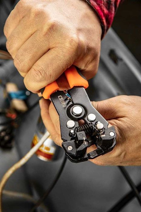 Automatyczny ściągacz izolacji 200mm czołowy z zaciskarką konektorów