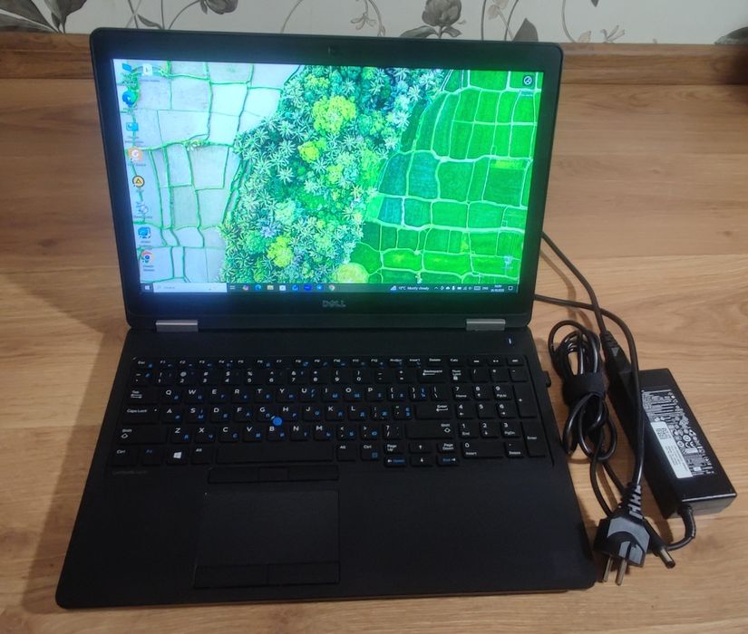 Ноутбук dell E5570  i7 6820HQ 8/256 gb
SSD 256 ГБ,
