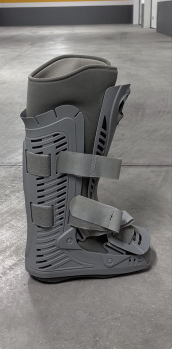 Bota walker usada em bom estado