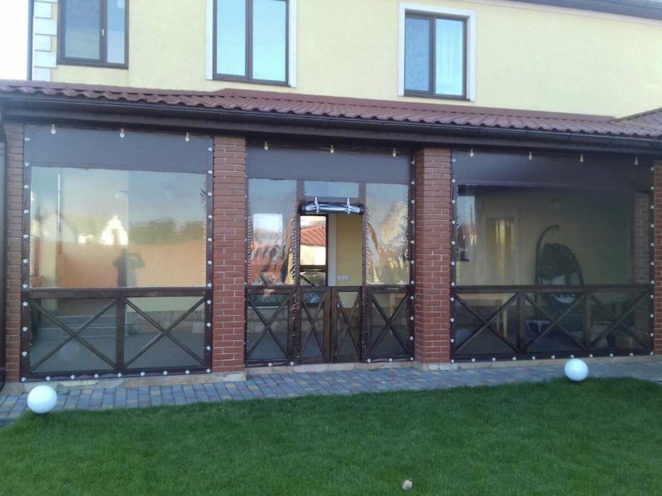 М‘які вікна Рівне - захист терас від вітру, опадів, бруду. Штори з ПВХ