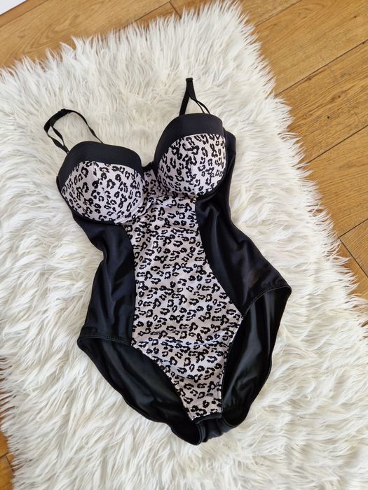 Closer w Evie 38D 85D L 40 XL 42 czarne body wyszczuplające modelujace