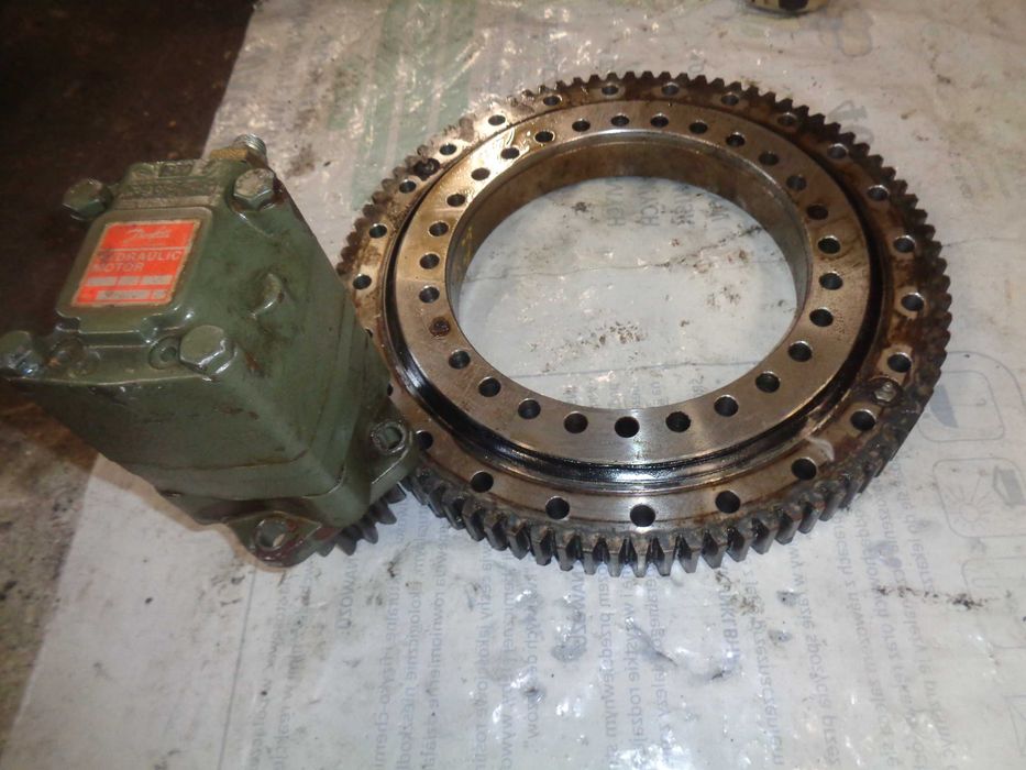 Łożysko obrotu wieniec obrotu obrotnica ROLLIX 06.0307.00 ZZ10B+silnik