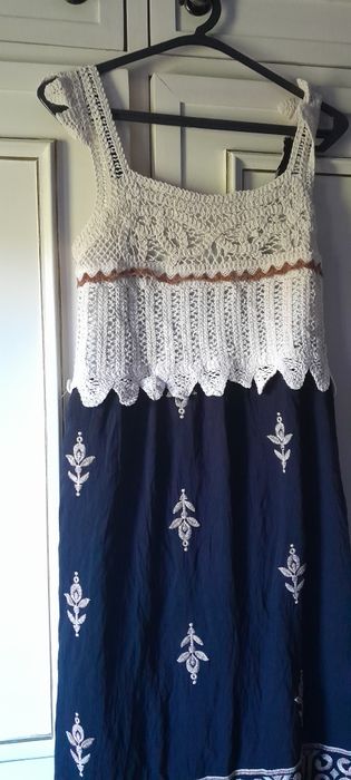 Vestido comprido preto bordado