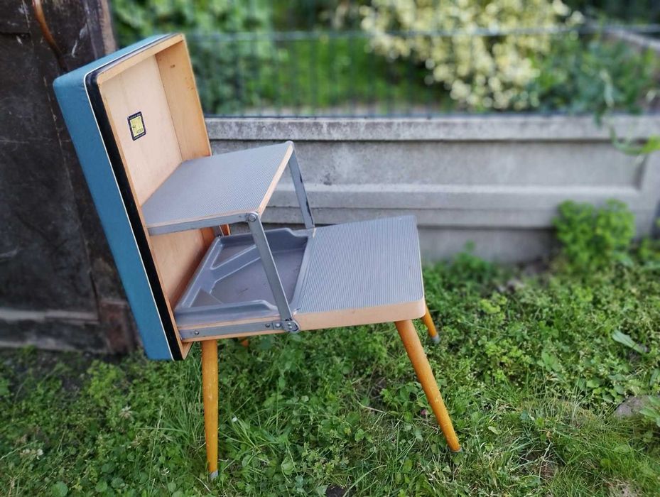 Stołek z ukrytą drabinką Hocker