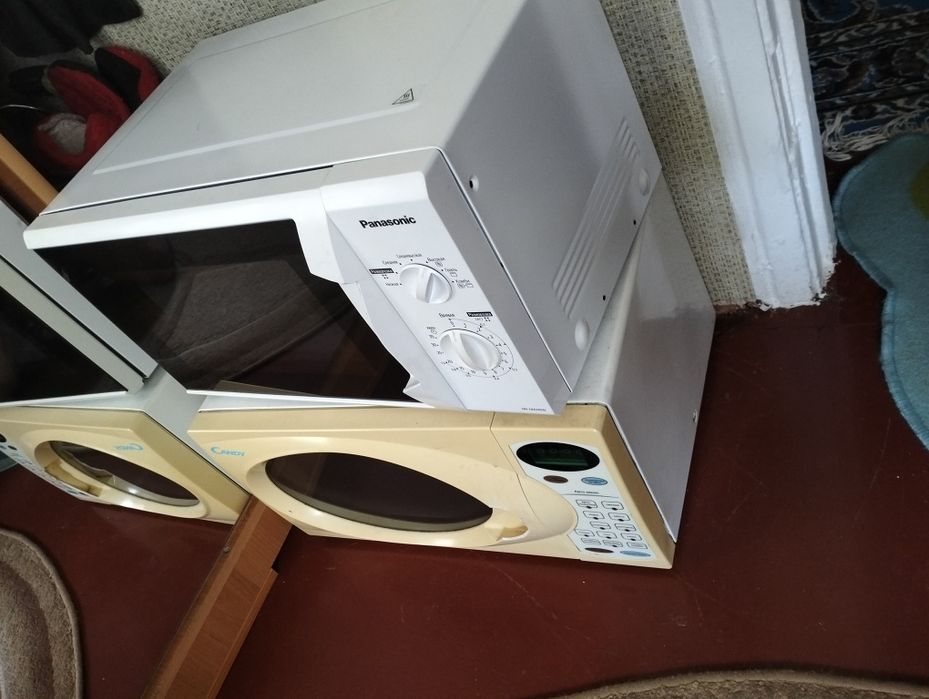 Мікроволновка круте , але не гріє.