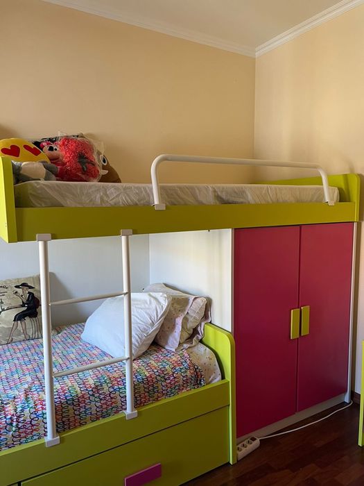 Vende-se conjunto de mobília em óptimo estado
