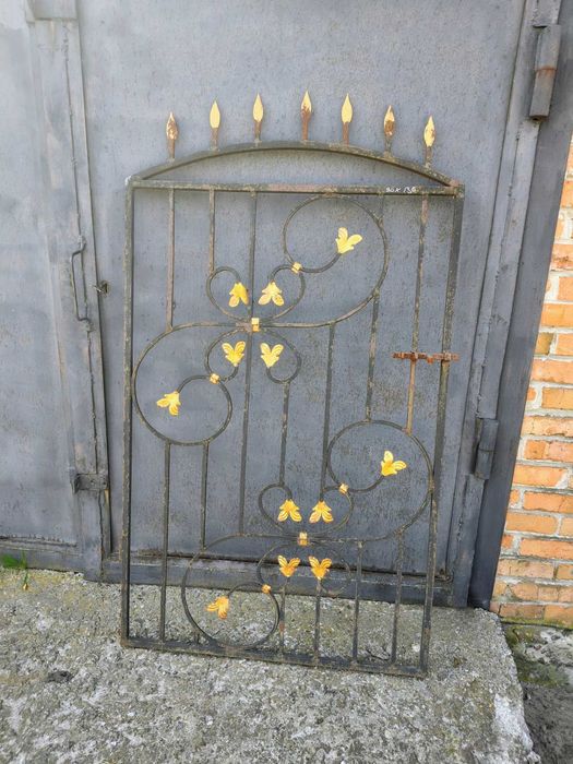 Фіртка металева 90 х 136 з елементами ковки