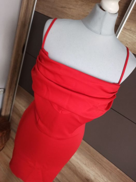 Czerwona sukienka mini r. 42