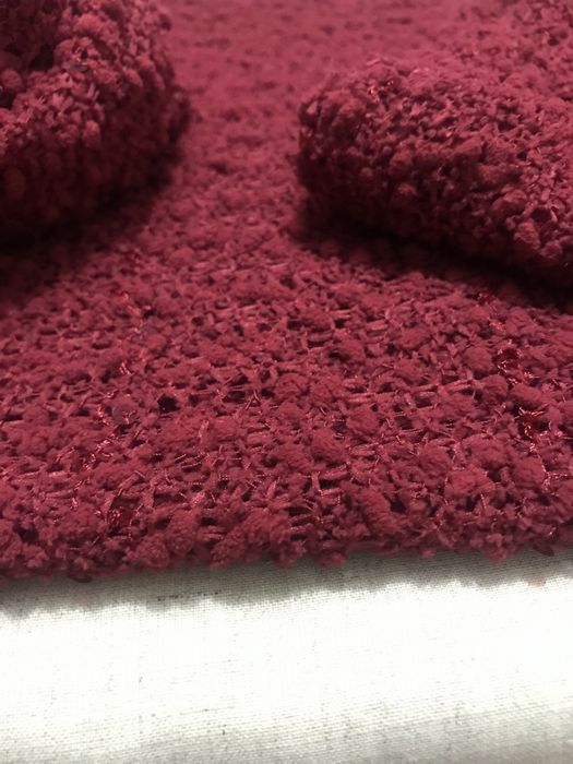 Dzianina swetrowa kolor burgund boucle z przezroczystymi cekinami