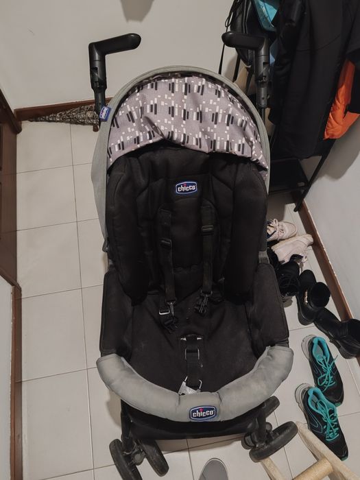 carrinho de bebé com ovo e alcofa