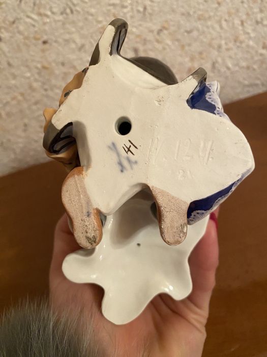 Девочка с куклой в коляске. Meissen.