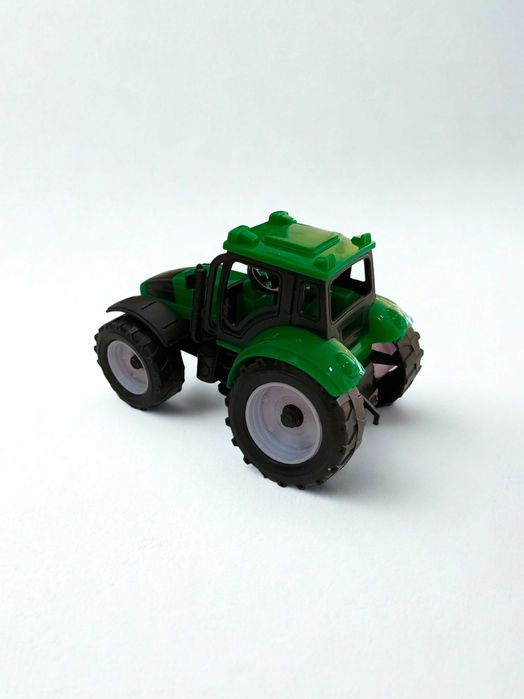 Trator verde de brinquedo