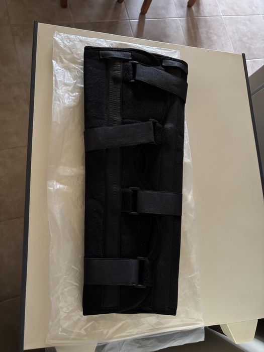 Joelheira ortopédica/ tala imobilizadora