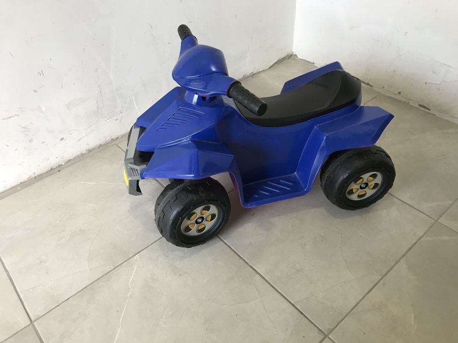 quad na akumulator autko