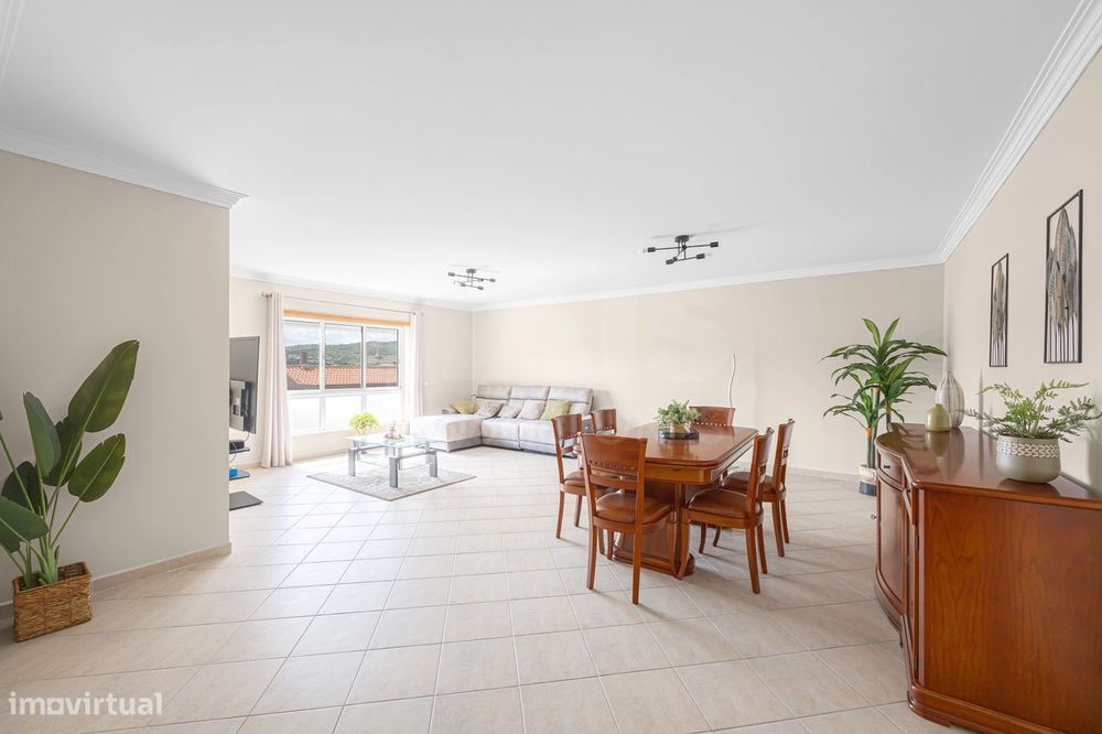 Apartamento T3 no Centro do Carregado | Parqueamento e Arrecadação