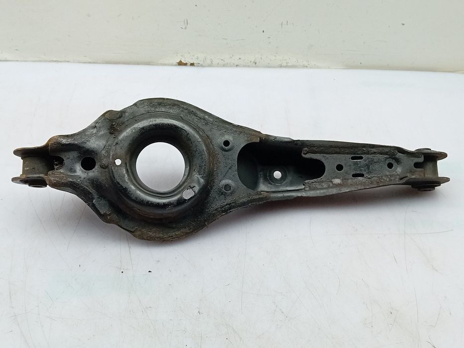 Braço de suspensão trás esquerdo MAZDA 3 (BK)
