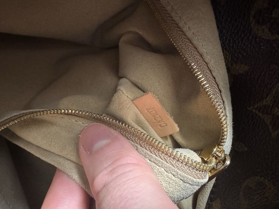 Authentic Louis Vuitton artsy mm canvas leather bag