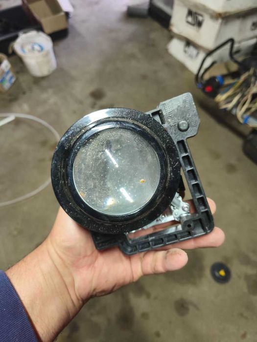 Ксенонова лампа Jeep Cherokee та інші запасні частини фари