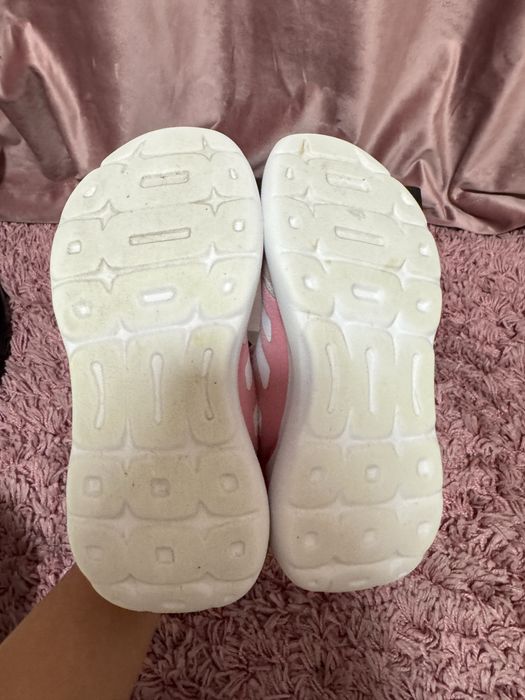 Оригінальні кросівки adidas в чудовому стані