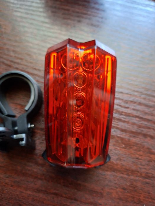 Lampa led tylna na  dwie baterie AAA w komplecie