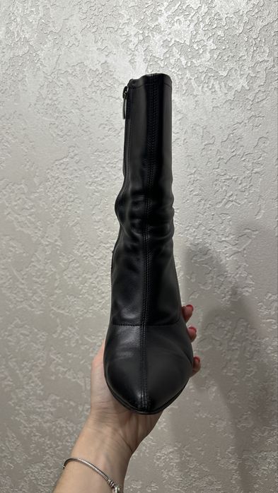 Черевики, чоботи шкіряні жіночі