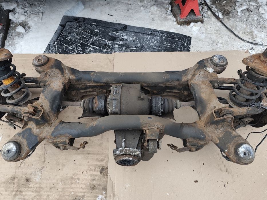 Задний редуктор полуося на Audi а6 c5 Кватро Ауди А6 ц5