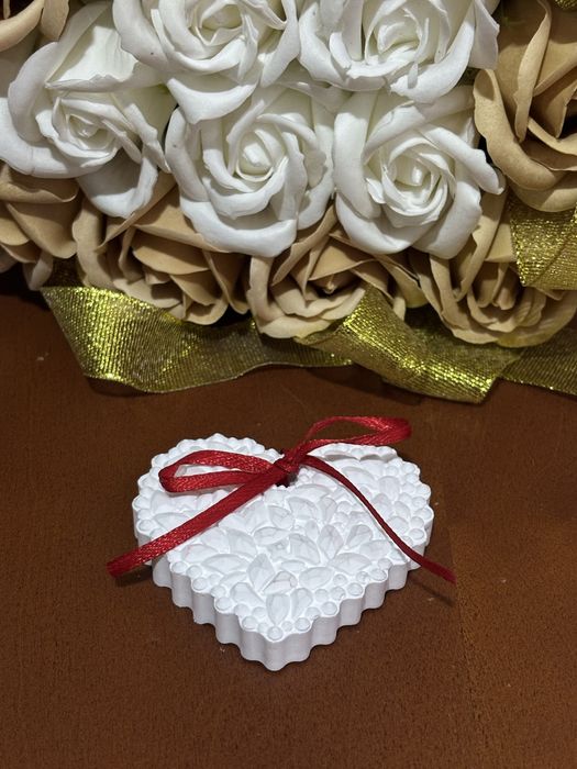 Faço peças em gesso e velas, tudo aromático