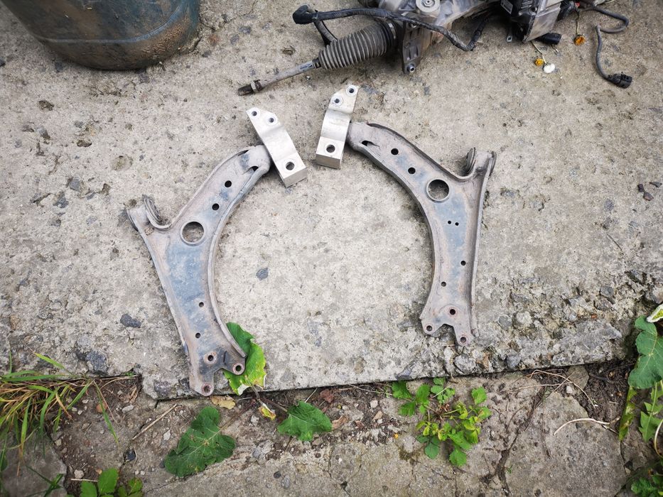 Продам ричаги  VOLKSWAGEN GOLF 5