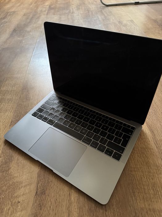 Продам Макбук Аір 13” і5/ 8гб/128 ГБ