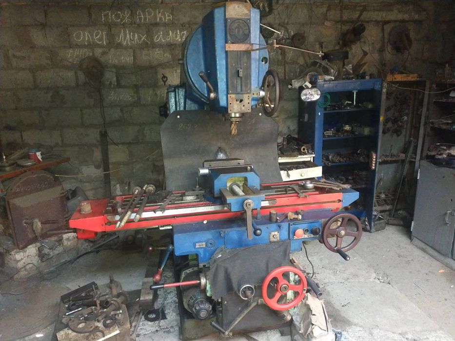 Продам станок фрезерный