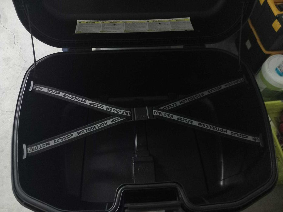 Top-Case Givi Trekker 52L + Base Givi SRA692
