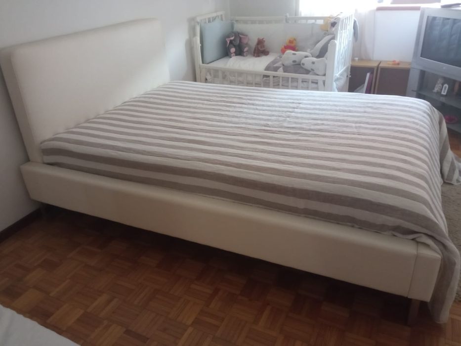 Cama + colchão de casal
