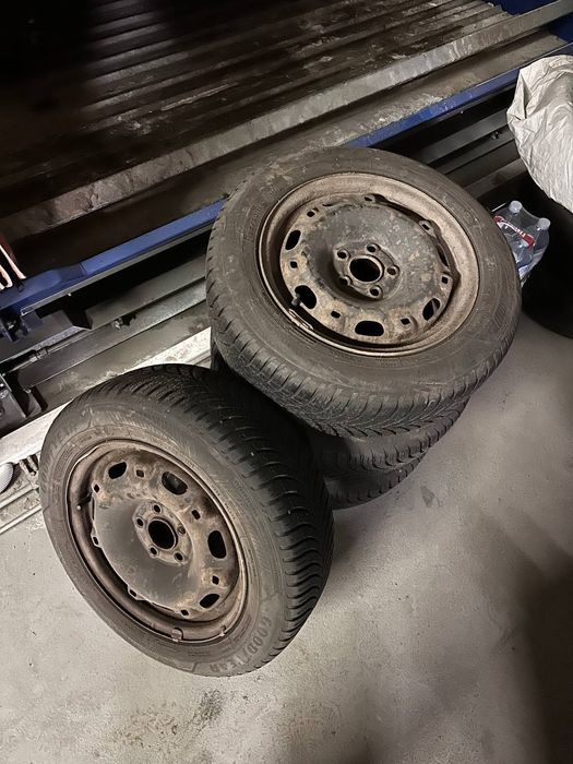 Opony sezonowe ze stałówkami rozmiaru 14