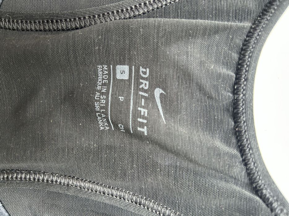 Жіночий топ Nike Swoosh Feather Curve