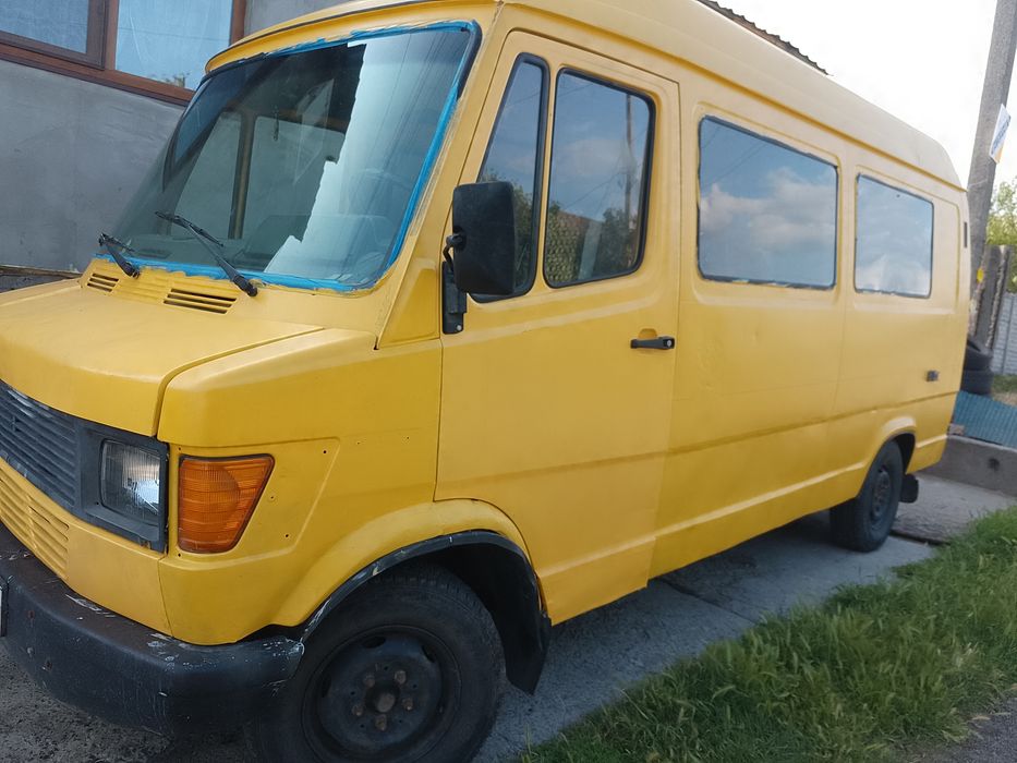 Мікроавтобус мерс.310d  пасажир кат. B . об'єм 2.9 л